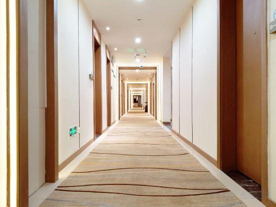 Линжи: Linzhi Impression Hotel
