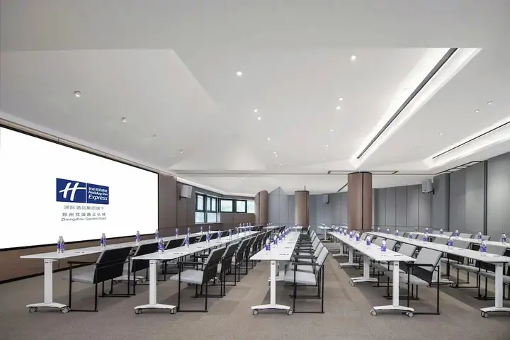 Чжэнчжоу: Holiday Inn Express Zhengzhou Garden Road by IHG