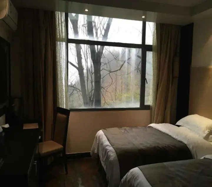 Шиянь: Wudangshan Dayue Hotel
