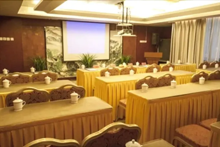 Чэнду: Handu International