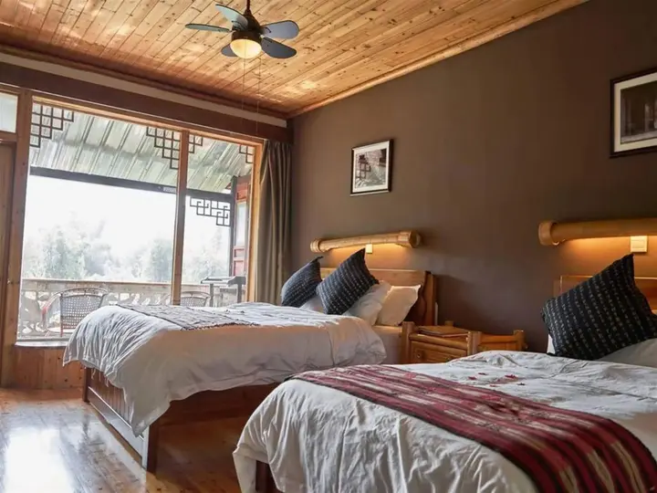 Яншо: Yangshuo Mountain Retreat