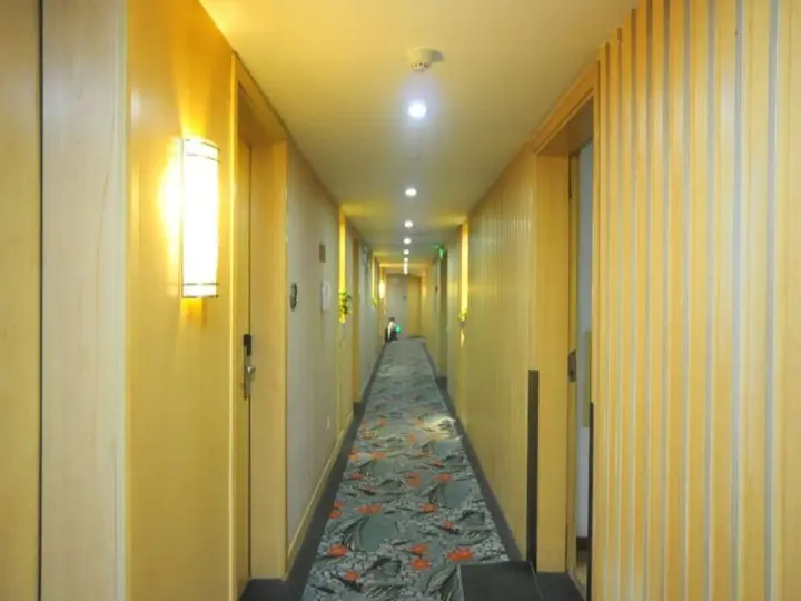 Куньмин: Kunming Spring City Garden Tianhong Hotel
