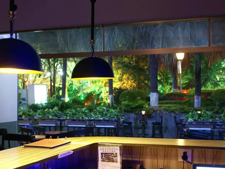 Гуйлинь: Guilin Lakeside Inn