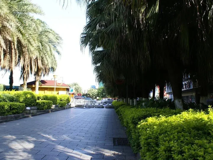 Гуйлинь: Guilin Lakeside Inn