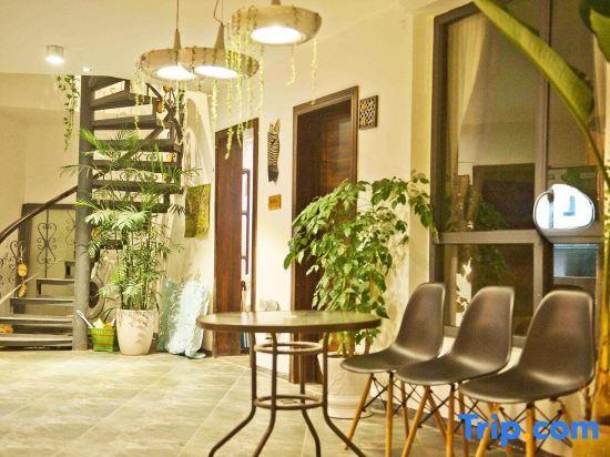 Гуйлинь: Guilin Lakeside Inn