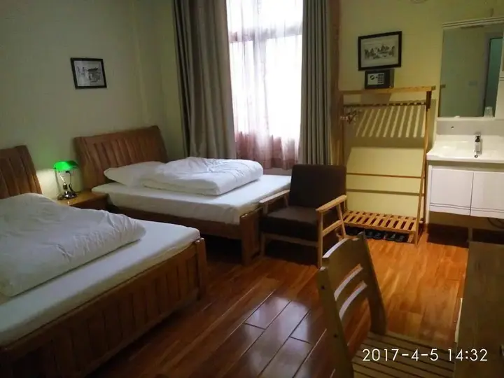 Гуйлинь: Guilin Lakeside Inn