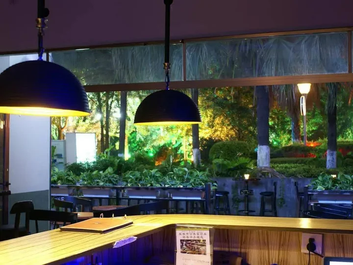 Гуйлинь: Guilin Lakeside Inn