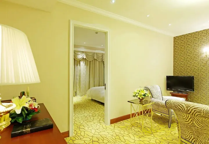 Уху: Wuhu Alton Hotel