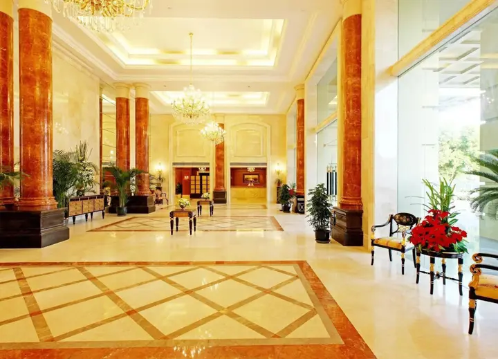 Уху: Wuhu Alton Hotel