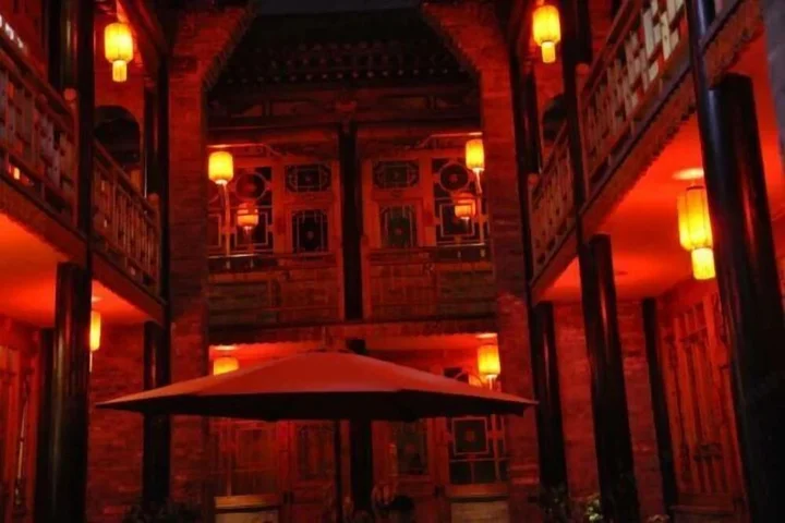 Цзиньчжун: Lv Inn