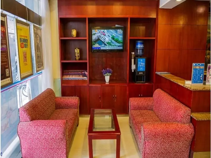 Чэнду: Hanting Hotel (Chengdu Huayang)