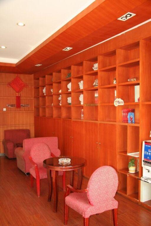 Циндао: Hanting Express Qingdao Xianggang Middle Road