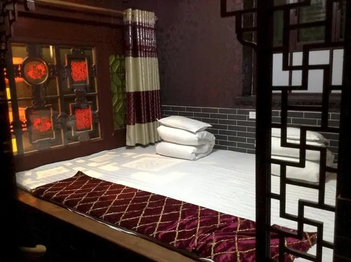 Цзиньчжун: Yijingxuan boutique lnn