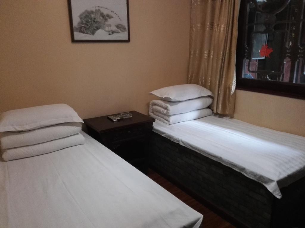 Цзиньчжун: De Sheng Lou Hotel