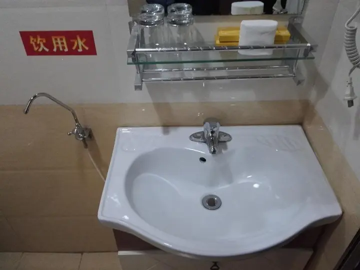 Цзиньчжун: De Sheng Lou Hotel