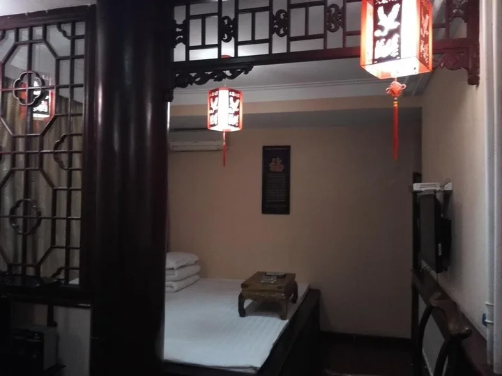 Цзиньчжун: De Sheng Lou Hotel