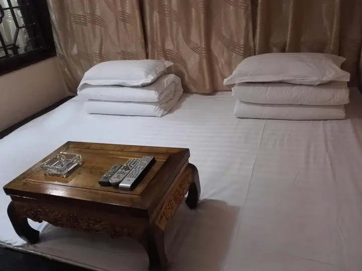 Цзиньчжун: De Sheng Lou Hotel
