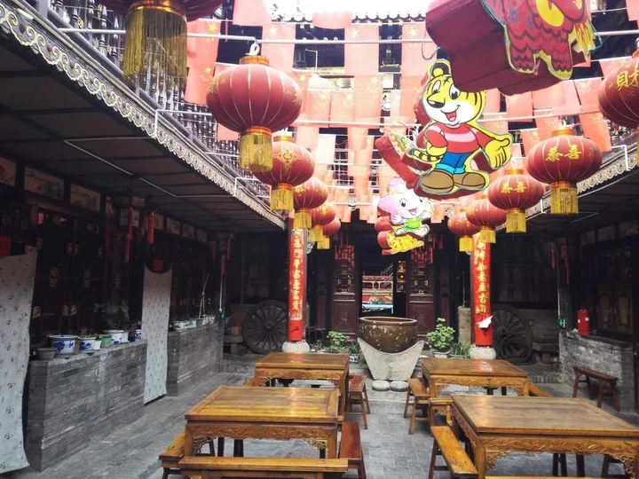 Цзиньчжун: De Sheng Lou Hotel