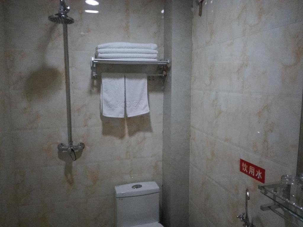Цзиньчжун: De Sheng Lou Hotel
