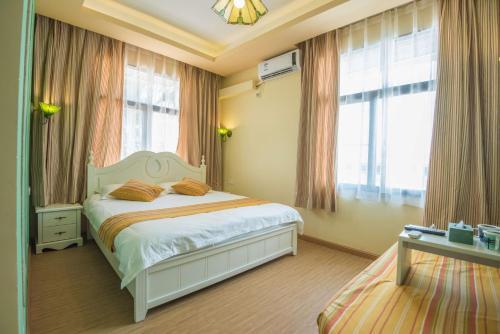 Сямынь: Xiamen Into Spring Hometel
