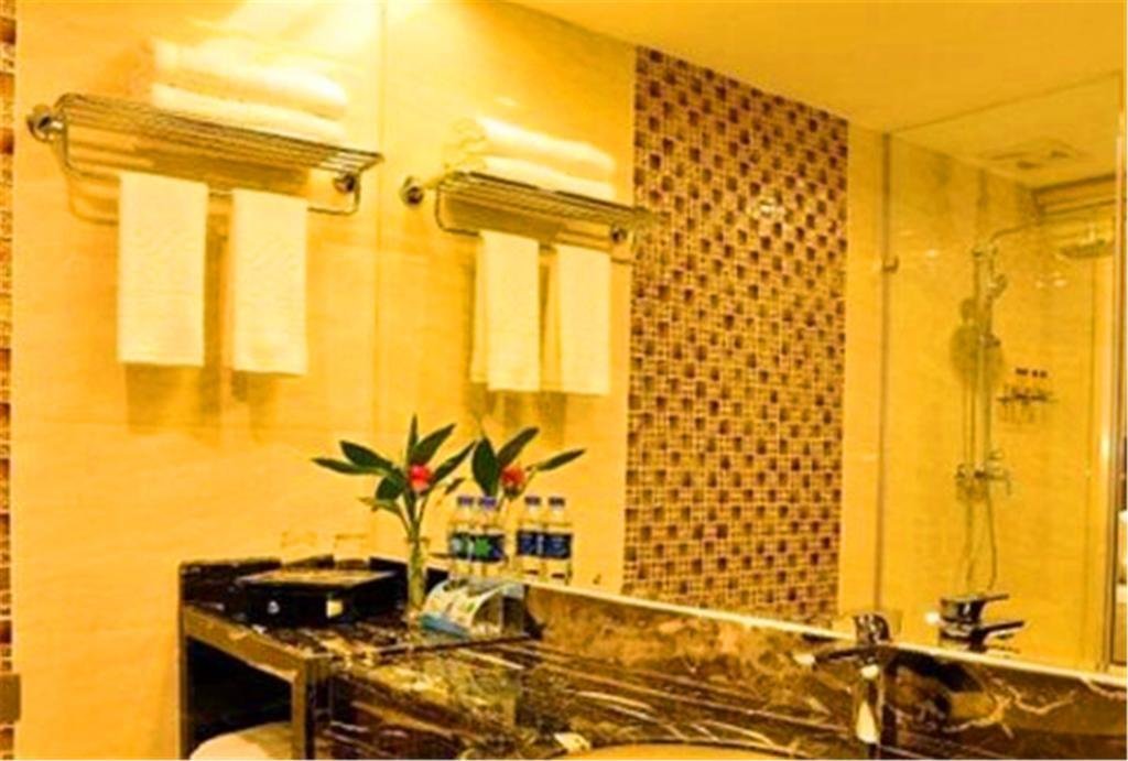 Фошань: Dongjiang International