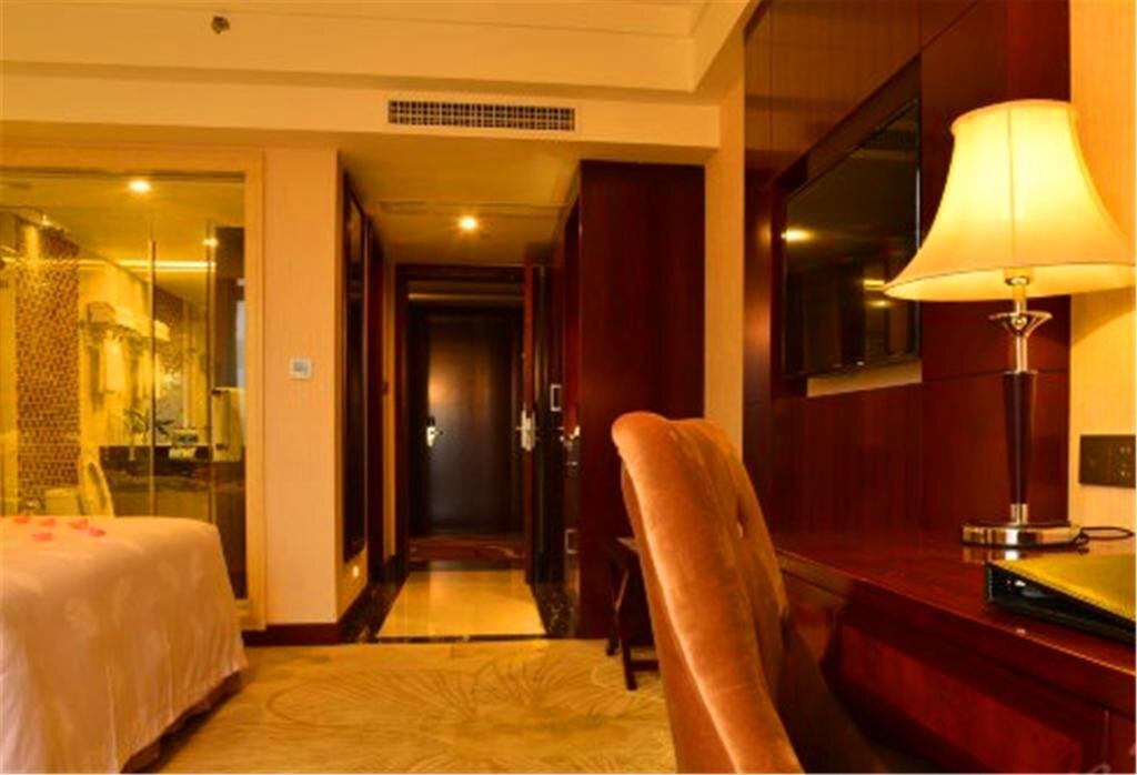 Фошань: Dongjiang International
