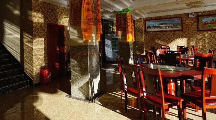 Шангри-Ла: Pin Song Chu Hotel