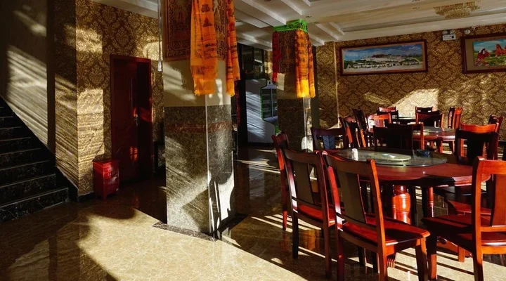 Шангри-Ла: Pin Song Chu Hotel