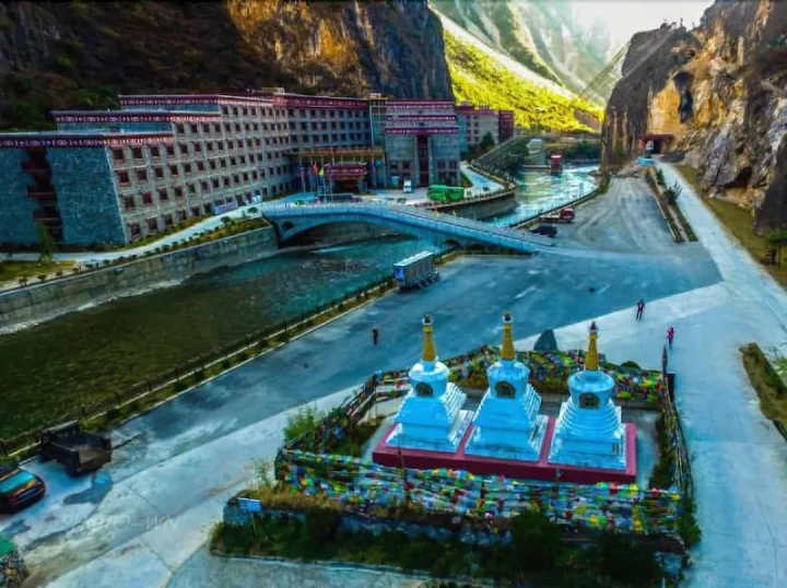 Шангри-Ла: Balagezong Tibetan Ecological Hotel