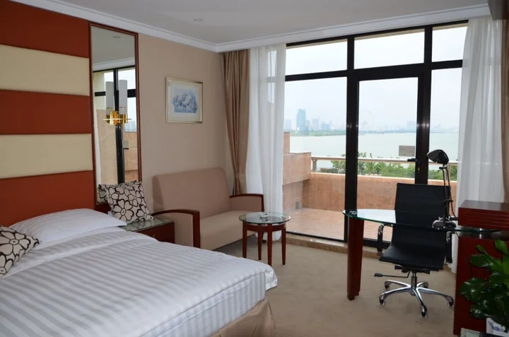 Уси: Wuxi Lakeview Park Resort