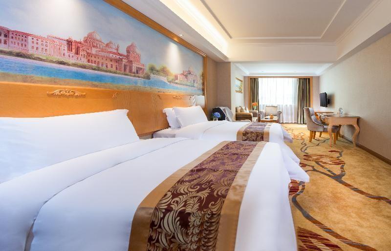 Шэньчжэнь: Vienna Hotel Shenzhen Longgang Xiashuijing Subway Station Branch