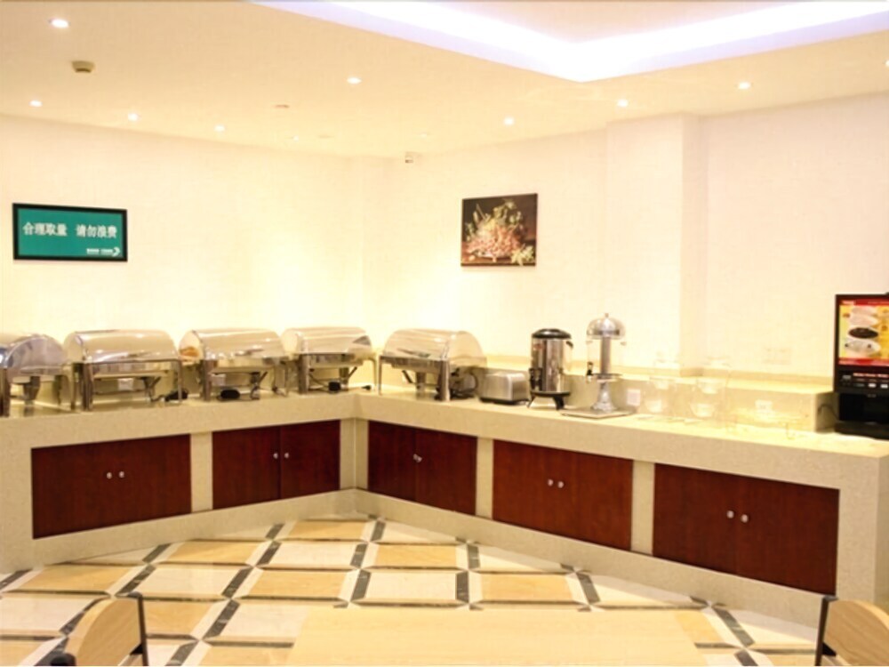 Чэнду: GreenTree Inn Chengdu Chongzhou Shiji Avenue Longteng Decorative City