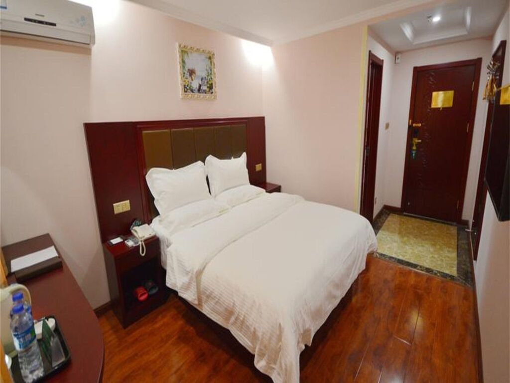 Чэнду: GreenTree Inn Chengdu Chongzhou Shiji Avenue Longteng Decorative City
