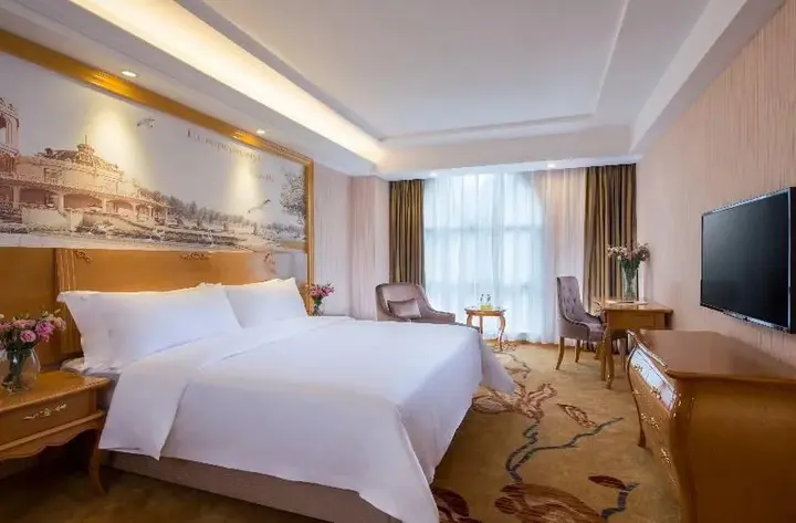 Шэньчжэнь: Vienna Hotel Shenzhen Bantian Wuhe Avenue Branch
