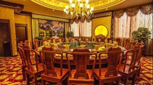 Шангри-Ла: Fengshanlinka Hotel