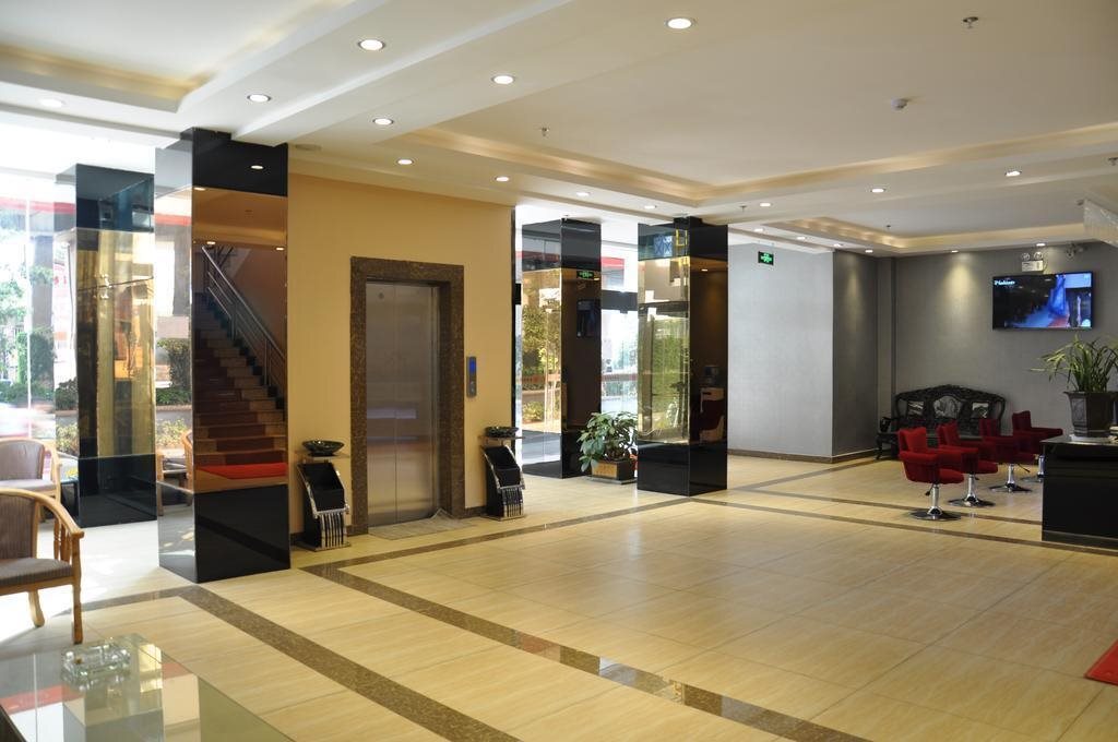 Куньмин: Juli Hotel (Juhua Village Airport Bus Stop)