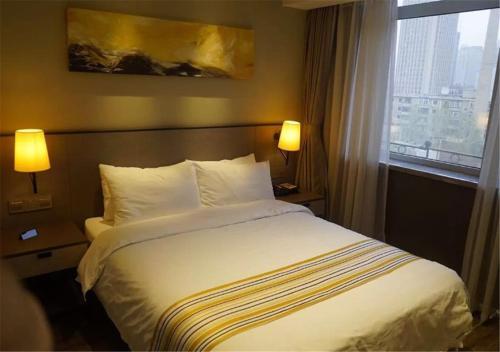 Шэньян: Home Inn Plus Shenyang Railway Station East Square