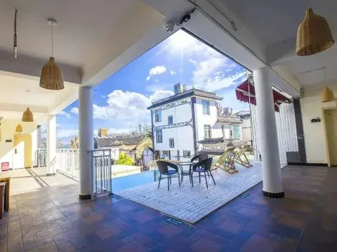 Дали: Donglibanhaiju Hotel