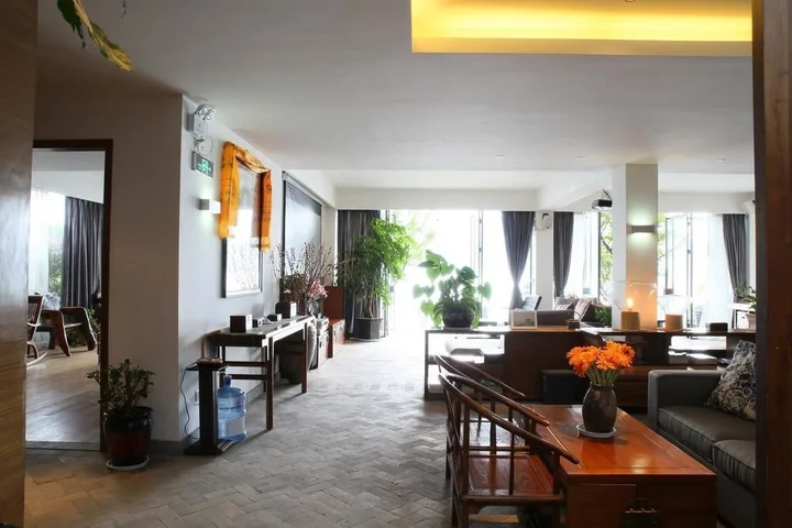 Дали: Bonum Lakeside Boutique Hotel