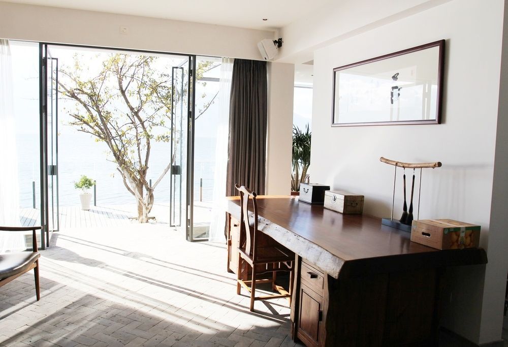 Дали: Bonum Lakeside Boutique Hotel