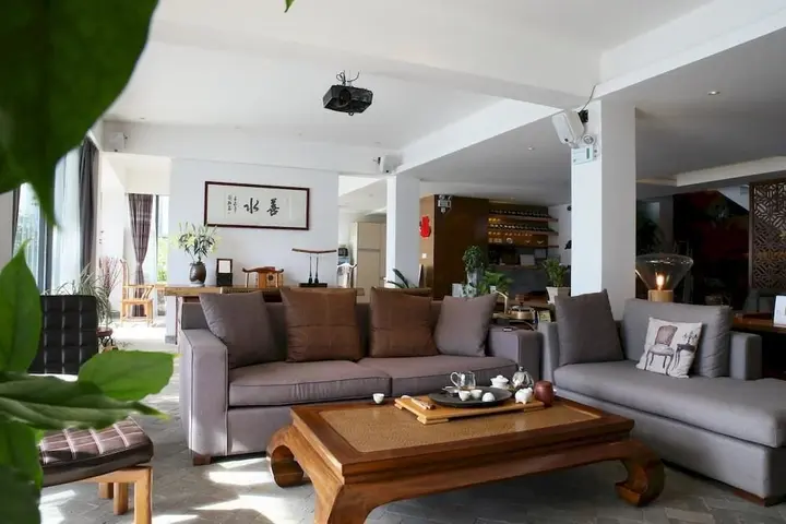 Дали: Bonum Lakeside Boutique Hotel