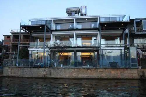 Дали: Bonum Lakeside Boutique Hotel