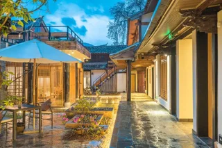 Дали: Dali Shaxi Qing Jing Courtyard