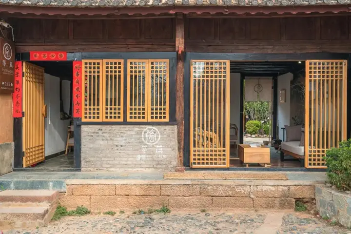 Дали: Dali Shaxi Qing Jing Courtyard