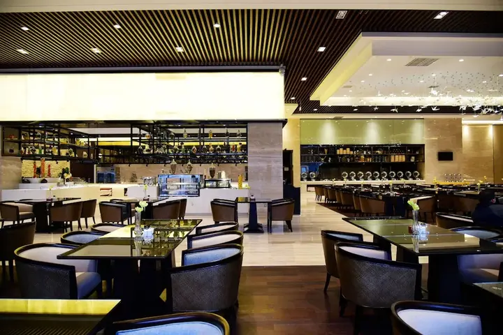 Мую: Kande Grand Land Hotel