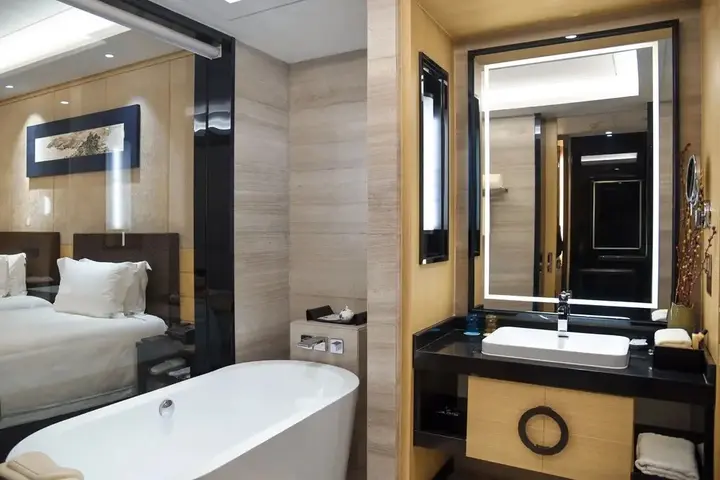 Мую: Kande Grand Land Hotel