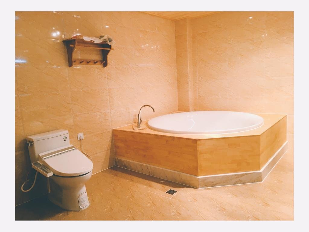 Шангри-Ла: Shangri La Wooden Hotel