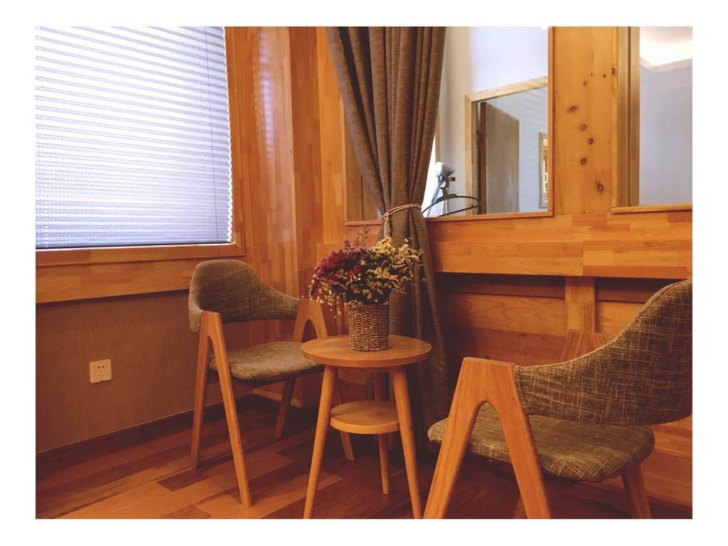 Шангри-Ла: Shangri La Wooden Hotel