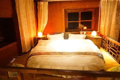 Шангри-Ла: Shangri-La Moon Palace Tibetan Ancient Courtyard Inn