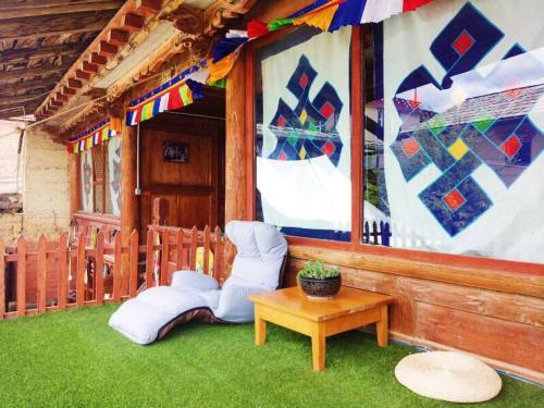 Шангри-Ла: Shangri-La Moon Palace Tibetan Ancient Courtyard Inn